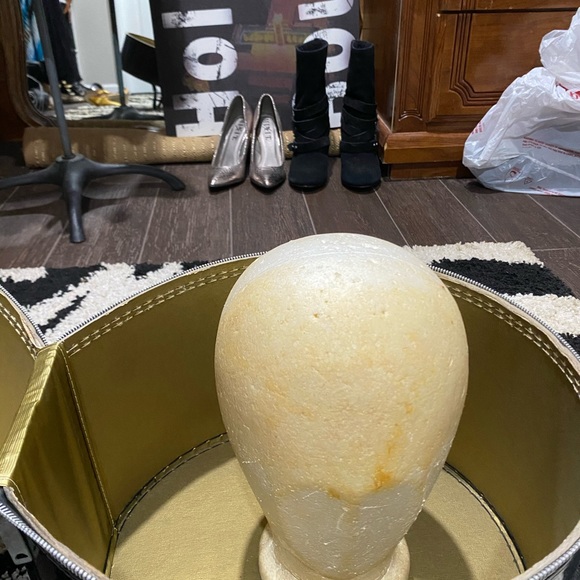 SOLD Vintage Black 1960’s Wig Box - Picture 9 of 10